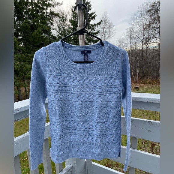 GAP womens cable-knit sweater. Size XS. Blue color. - Picture 2 of 4